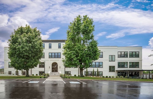 McMinnville Condominio | Cozy 1BR condo in McMinnville, perfect for 2 guests with modern amenities.