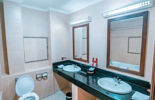 Nairobi Hotel | Everything You Need For The Perfect Vacation! Outdoor Pool, Free Parking!