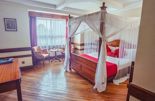 Nairobi Hotel | Everything You Need For The Perfect Vacation! Outdoor Pool, Free Parking!