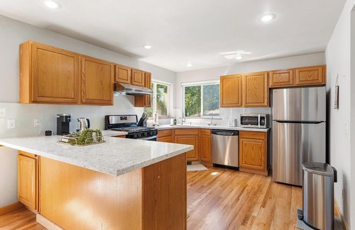 Kent Casa | Spacious 5-bedroom house in charming Kent with AC