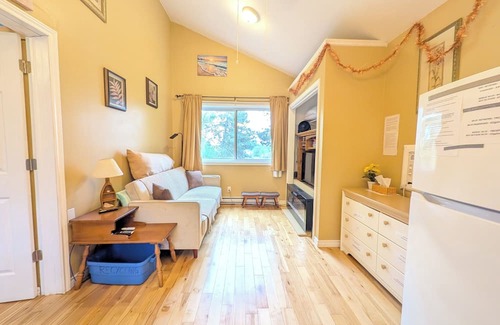 Carrying Place Apartamento | Waterfront Comfy Guesthouse, Prince Edward County