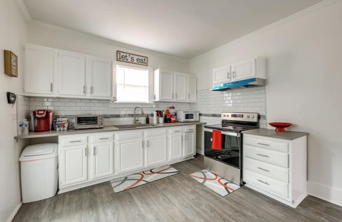 Bessemer Casa | 17 Mi to Birmingham: Renovated Home w/Deck