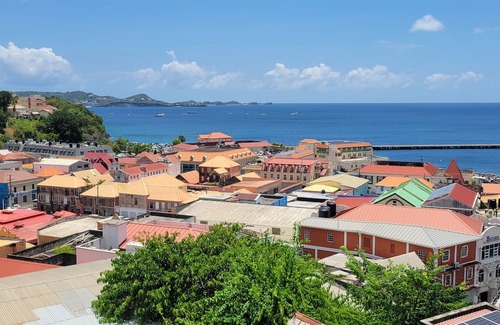 St. George's Apartamento | Comfortable Suite in Town