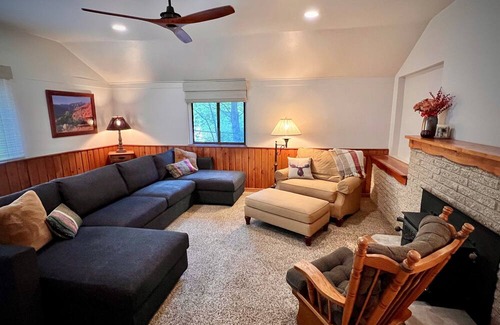 Snowbird Cabaña | Charming Creekside Mountain Cottage