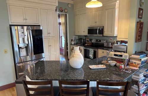 Pella Casa | Victorian Home Retreat Near Pella
