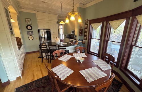 Pella Casa | Victorian Home Retreat Near Pella