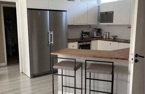 Vastra Frolunda Apartamento | 4 bedrooms, 2 bathrooms, Tynnered