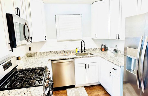 South Gate Casa | Spacious & Relaxing Glen Burnie Home! Perfect for Families!