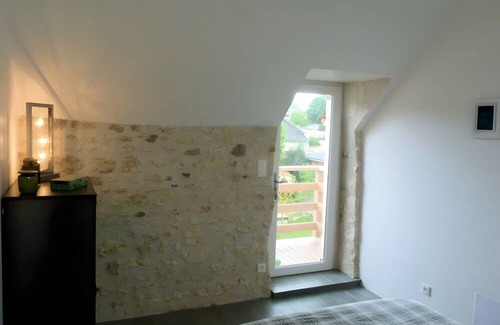 Tavant Cama Y Desayuno | Bed and Breakfast 'Vert Ailleurs' with Shared Terrace, Shared Garden and Wi-Fi
