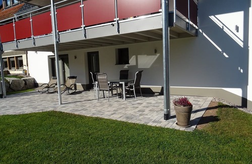 Unterkirnach Apartamento | Apartment 'Holzwieb' with Private Terrace, Shared Garden and Wi-Fi