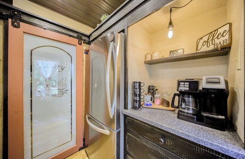 Swengel Cabina | Willow Brook Getaway: Hot Tub, Deck in Mifflinburg