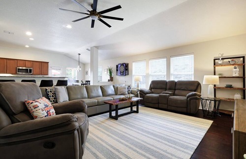 Timberwood Park Casa | Alamo Union - A Birdy Vacation Rental