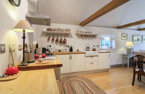 Five Oak Green Cabaña | THE PIGGERY, with open fire in Kings Hill