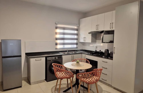 Gaborone Apartamento | Zenith Retreat - Modern, Secure 2BR w/Pool