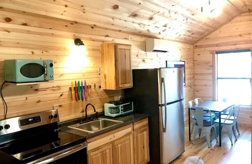 Mason Cabina | Spacious Texas Hill Country Cabin Ideal for Weekend Getaways from Austin