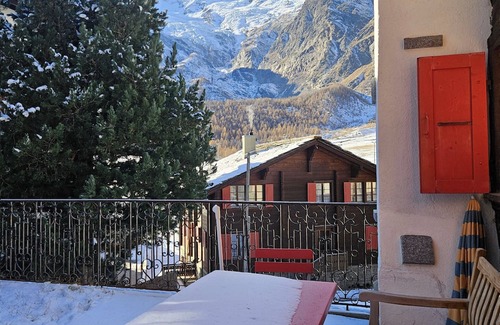 Saas-Fee Chalet De Esquí | Charming chalet Le Camee right next to the sports field