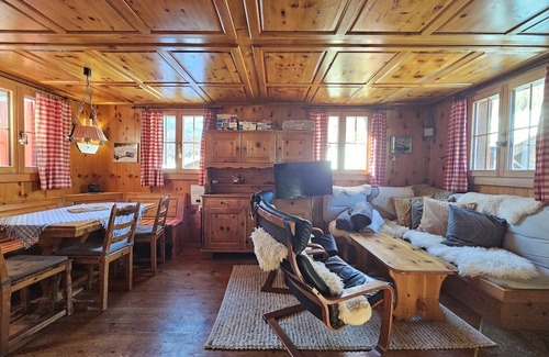 Saas-Fee Chalet De Esquí | Charming chalet Le Camee right next to the sports field