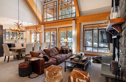 Upper Village Chalet De Esquí | Luxury and True Ski In/Out with Private Hot Tub