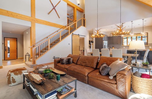 Upper Village Chalet De Esquí | Luxury and True Ski In/Out with Private Hot Tub