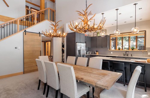 Upper Village Chalet De Esquí | Luxury and True Ski In/Out with Private Hot Tub