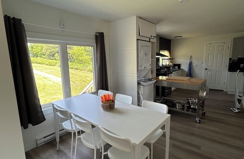 Sainte-Anne-de-Kent Cabaña | Coastal Charm Meets Country Calm | Relaxing Cottage with Water Views & Hot Tub