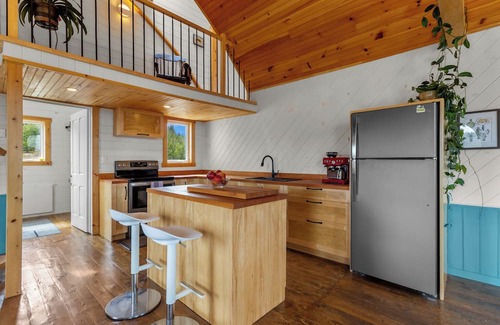 Terra Nova Casa | Ocean View Chapel | Port Rexton | 2BR | Bunkie