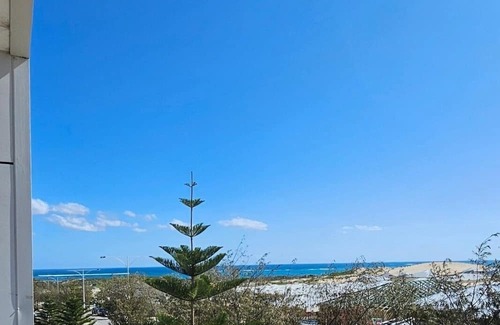 Alkimos Casa | 5 minutes walk to the beach! Alkimos Coastal 3 Bedroom Townhouse