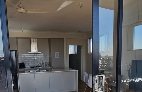 Alkimos Casa | 5 minutes walk to the beach! Alkimos Coastal 3 Bedroom Townhouse