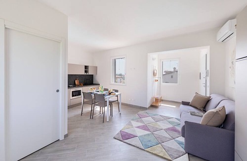 Soiano del Lago Apartamento | Moderno piso con piscina
