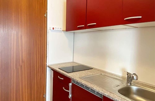 Leonberg Apartamento | Studio with balcony and a sofa