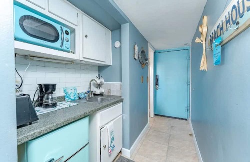 Rogers Seabreeze Apartamento | Charming apartment in serene Daytona Beach with AC