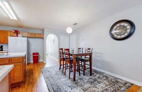 Northside Casa | Royal Retreat with enclosed yard and screened in back patio