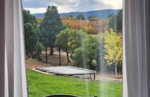 Larkspur Casa | Private, 36 Acres, 6 Kings, HotTub, Views, Clean