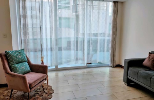 Conocoto Apartamento | Suite minimalista con vista a los volcanes