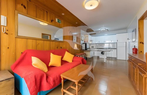 Granadilla de Abona Casa | Casa Vacacional 'Nice 14c El Médano Beach Only' con Piscina Compartida