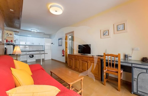 Granadilla de Abona Casa | Casa Vacacional 'Nice 14c El Médano Beach Only' con Piscina Compartida