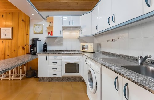 Granadilla de Abona Casa | Casa Vacacional 'Nice 14c El Médano Beach Only' con Piscina Compartida