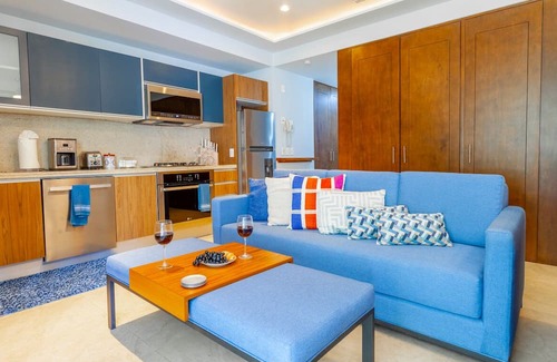 Centro Ixtapa Apartamento | Sunny Studio in Romantic Zone. Steps to Beach.