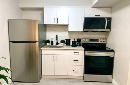 Regina Apartamento | Cozy guest house in The Greens, Regina.nNewly finished 1-bed basement Suite.