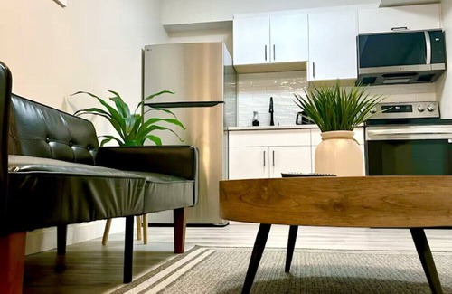 Regina Apartamento | Cozy guest house in The Greens, Regina.nNewly finished 1-bed basement Suite.