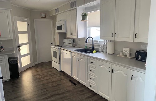 Lewisporte Casa | Bernice Mae’s Ocean View
