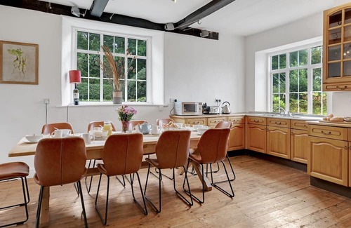 Hay-on-Wye Cabaña | Blackway House - sleeps 20 guests in 7 bedrooms