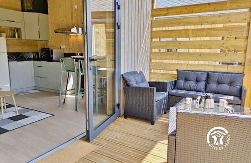 Saint-Berthevin Cabaña | Chalet tranquilo en Camping de Coupeau para 4 personas