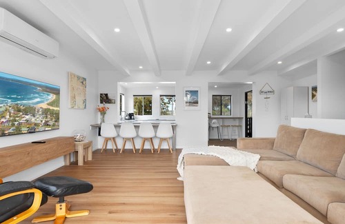 Berrara Casa | Sun and Sea ~ Radiant haven nestled in the coastal charm!