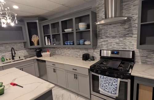 Agawam Apartamento | Cozy 2-bedroom apartment with movie theater.