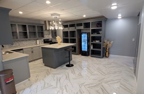 Agawam Apartamento | Cozy 2-bedroom apartment with movie theater.