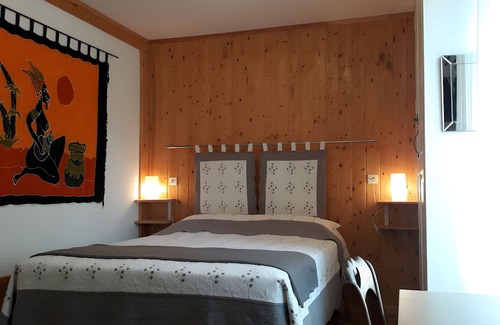 Saint-Pargoire Cama Y Desayuno | Guest Room 'Petite Suite Douillette' with Balcony, Wi-Fi and Air Conditioning