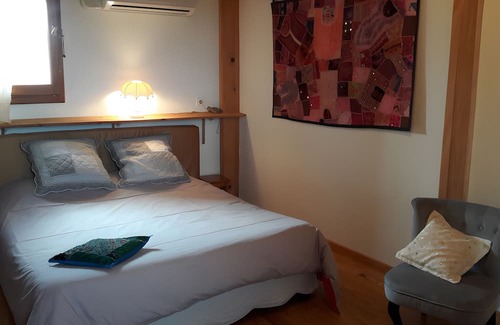 Saint-Pargoire Cama Y Desayuno | Guest Room 'Petite Suite Douillette' with Balcony, Wi-Fi and Air Conditioning