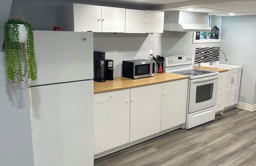 Ajax Casa | Soft landing spot | Relaxed basement hideout