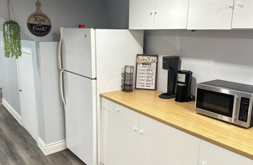 Ajax Casa | Soft landing spot | Relaxed basement hideout